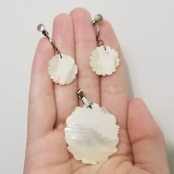 Beauties: vtg mother of pearl earrings & pendant, VGUC - Picture 6 of 11